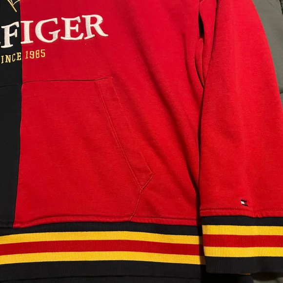 Vintage Tommy Hilfiger 2 Tone Color Scheme Sweater - Picture 4 of 6